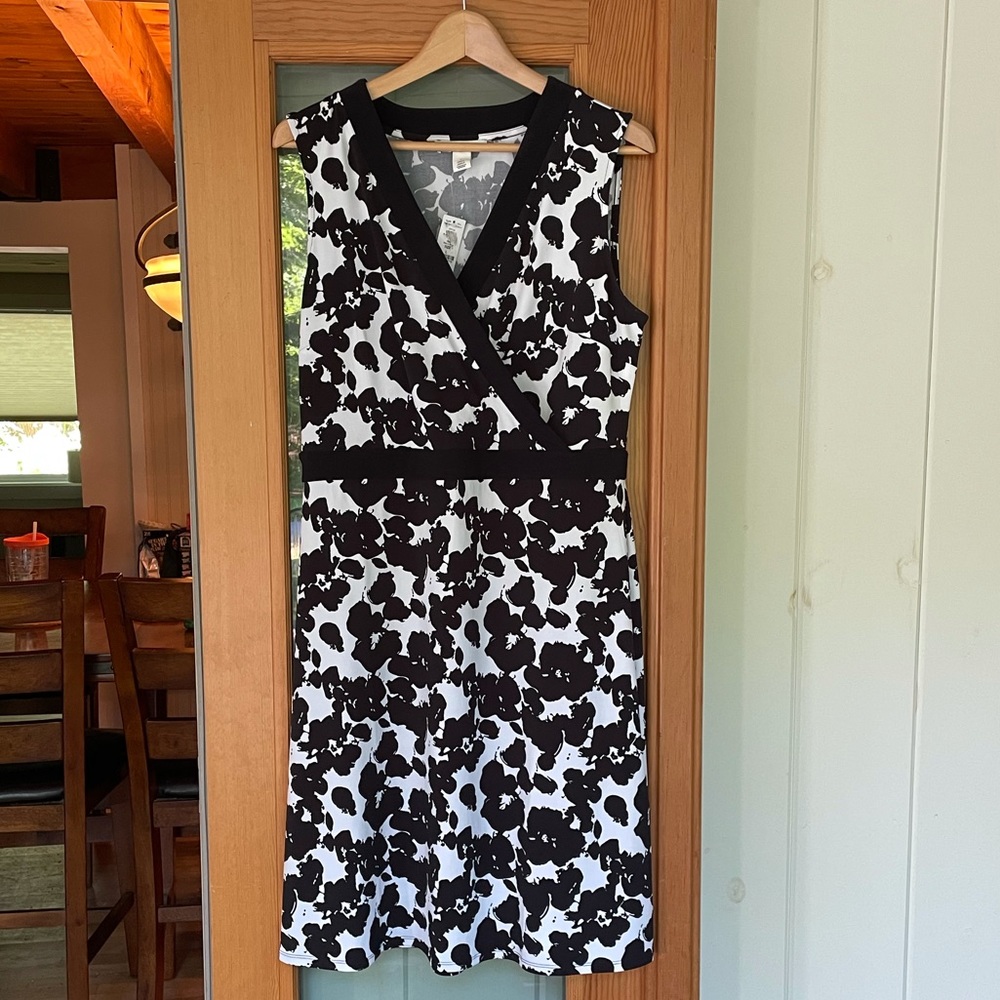 NWT White House Black Market sleeveless dress, black/white, size Large